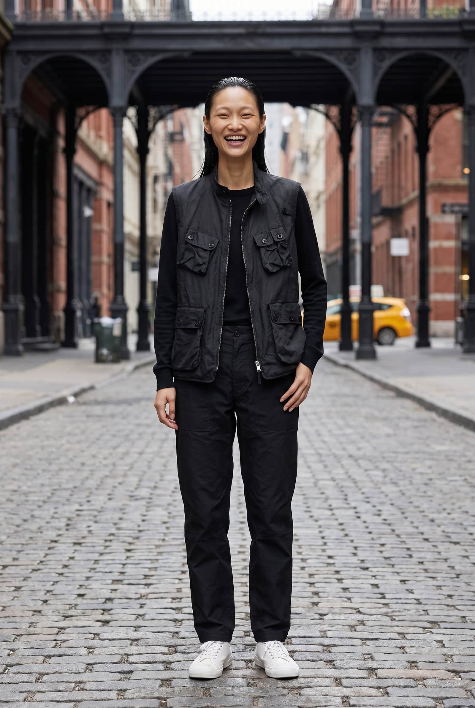 Technical Black Field Gilet with Four-Pocket Design